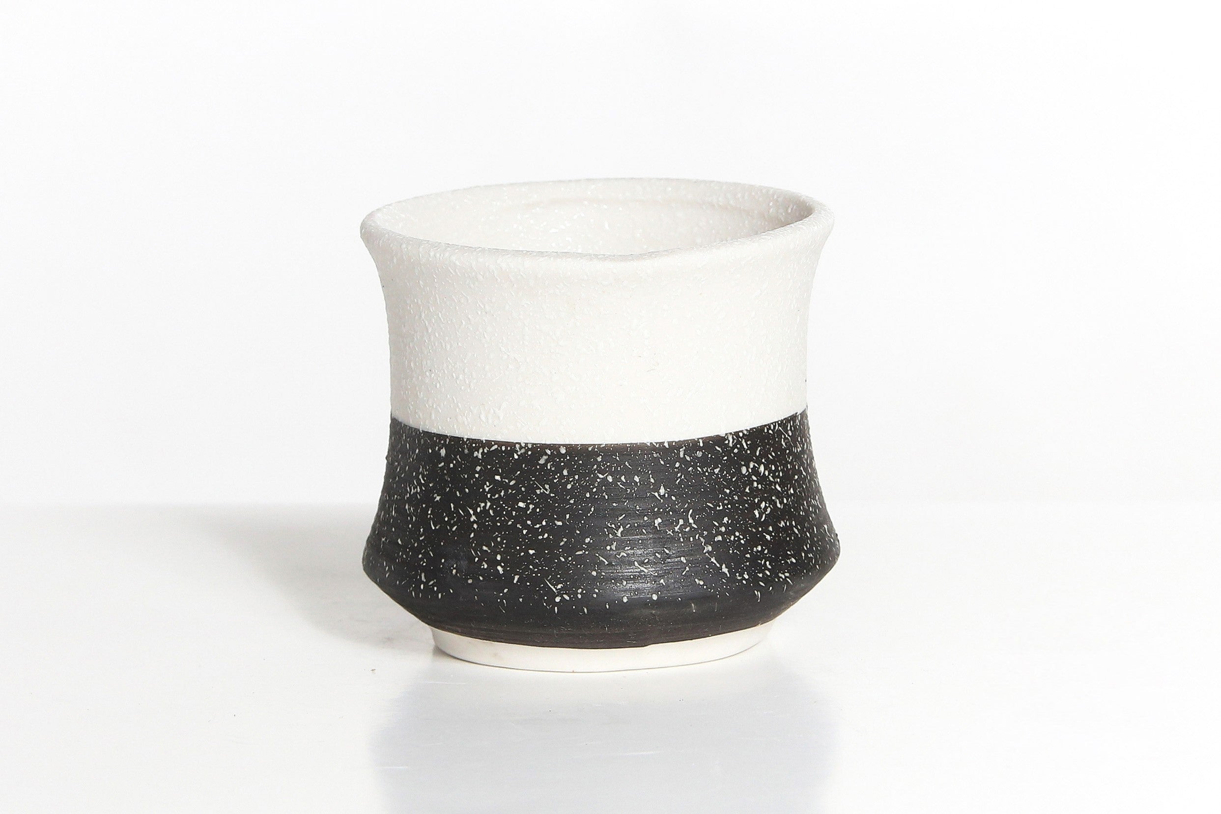 GRGP2411 7cm Pot w/ drainage hole